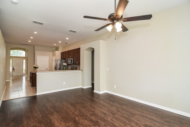 Photo - 4053 Longworth Loop