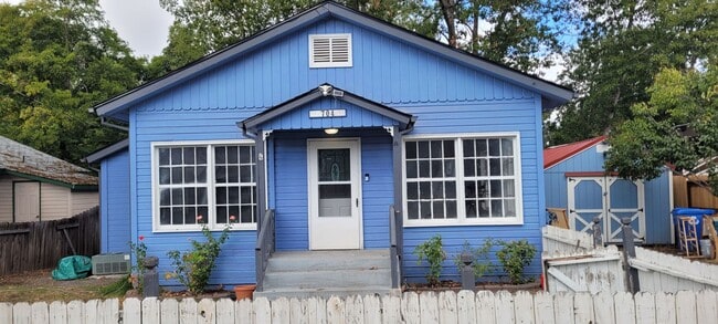 Building Photo - Cozy and Spacious Home for Rent