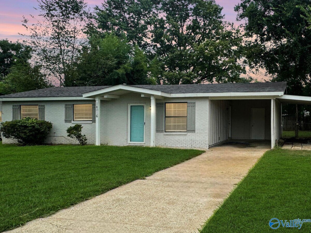 Photo - 14016 Sandhurst Dr SW