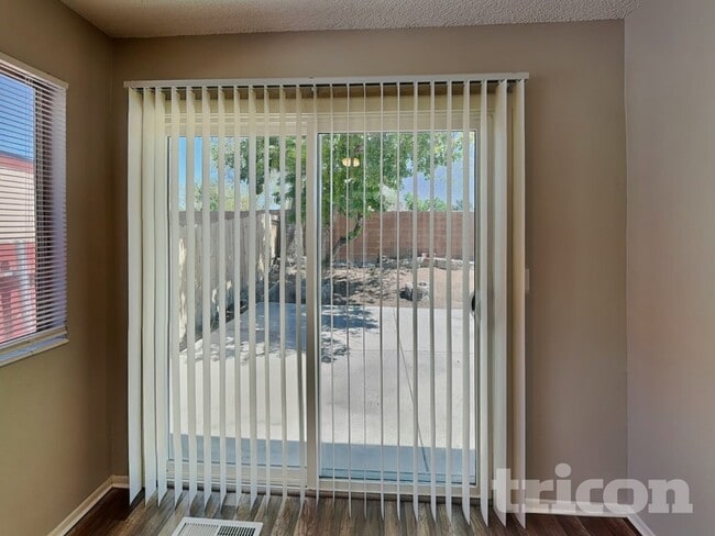 Photo - 2020 Burnside Dr