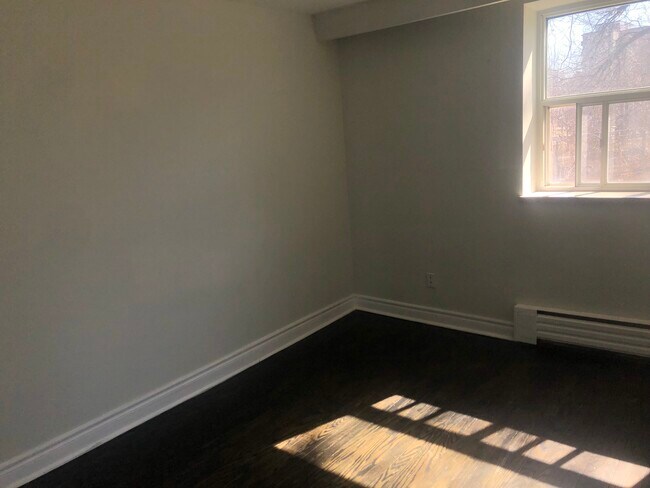 Photo - MIMICO WATERFRONT PARK, UNIQUE RENOVATED ART DECO BUILDING BY AWARD WINNING DESIGNER Unit 5