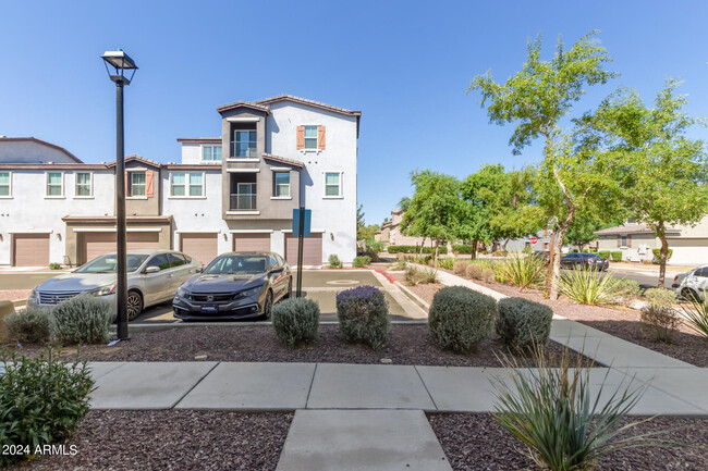 Photo - 2204 E Hidalgo Ave Townhome