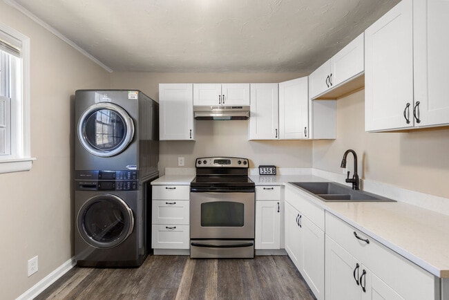 kitchen unit B - 335 Grace St