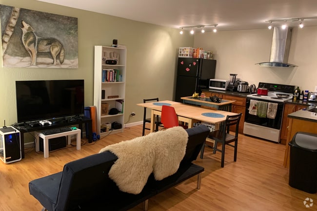 Building Photo - 2022 Virginia St Unit 3 Rental