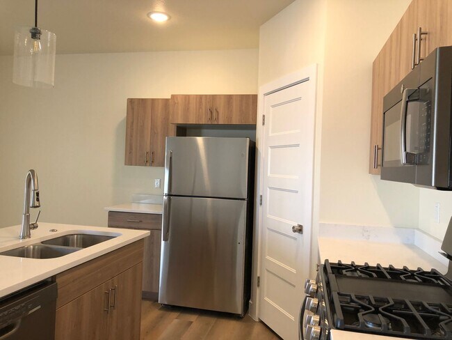 Photo - 3 Bedroom Bright and Spacious with Balcony