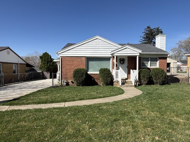 Building Photo - 721 Robins Ave