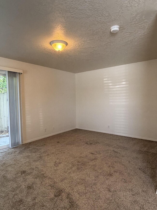 Photo - 119 E King St