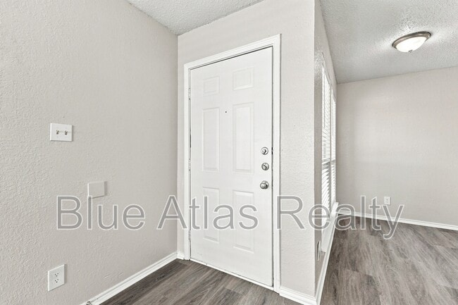 Photo - 8133 Foxfire Ln