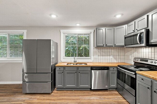 714 27th Ave N Unit D