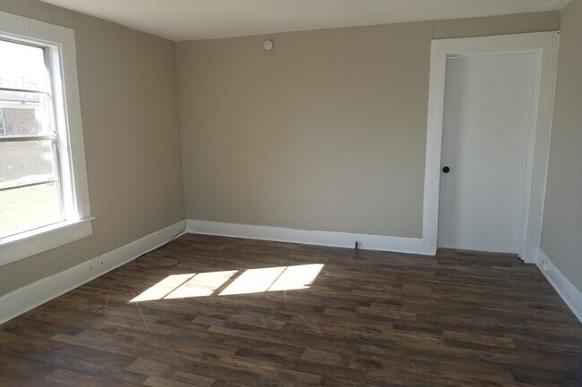 Photo - 108 7th Ave S