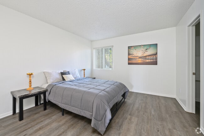 2BR, 2BA - 1060SF - Primary Bedroom