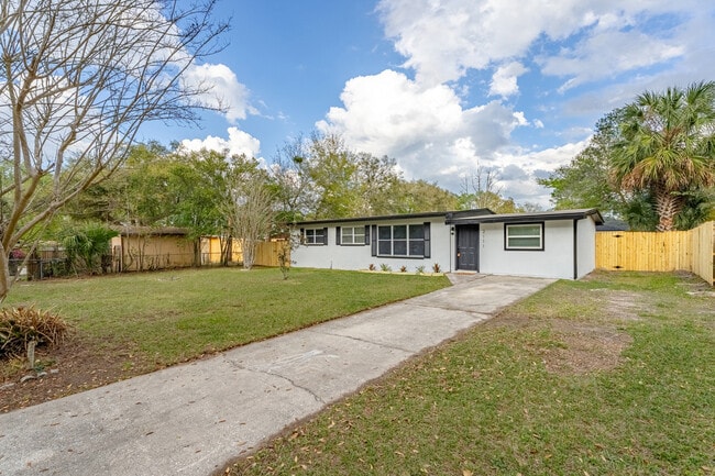 Photo - 2111 Bourget Dr