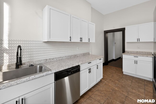 Photo - 2634 Arsenal St