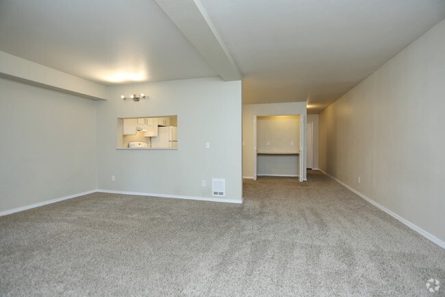 1BR, 1BA - 832 SF