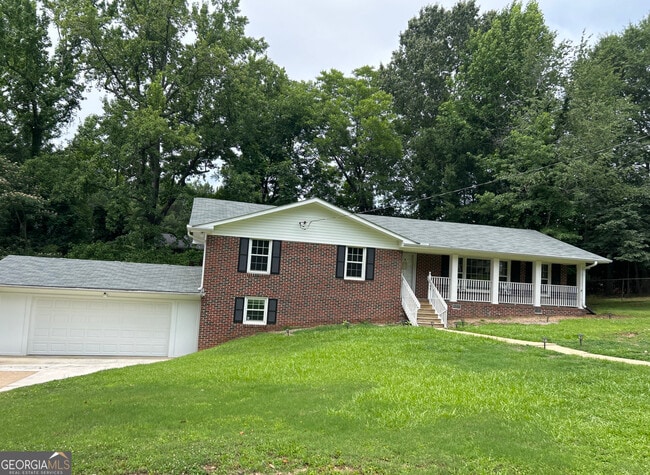 Building Photo - 6 Greenleaf Dr SW