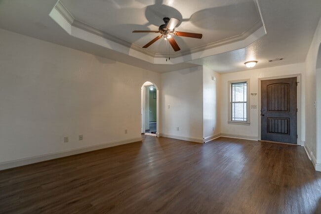 Photo - Fabulous 3 BR 2 Bath Home in Rogers near I-49! Brand new paint and floors!