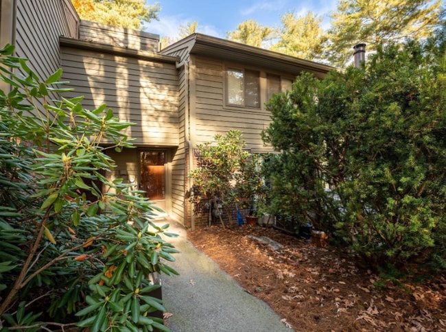 Building Photo - 546 Great Elm Way