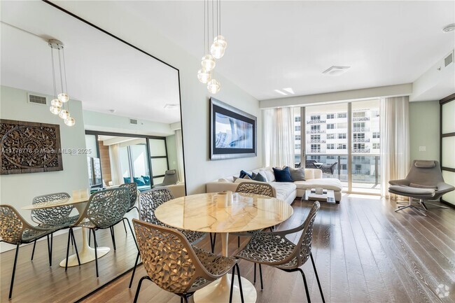 Building Photo - 5875 Collins Ave Unit # 1004 Rental