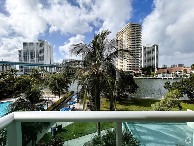 Building Photo - 19390 Collins Ave Unit 411 Rental