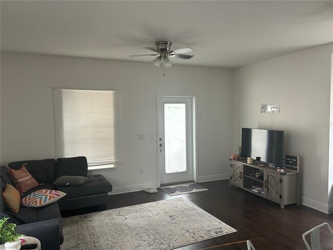 Photo - 2128 W Walnut St