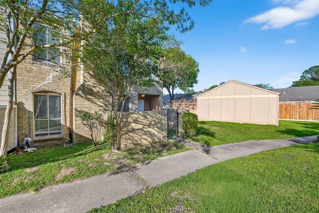 Photo - 8646 Maplecrest Dr