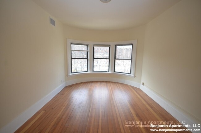 Photo - 1493 Beacon St