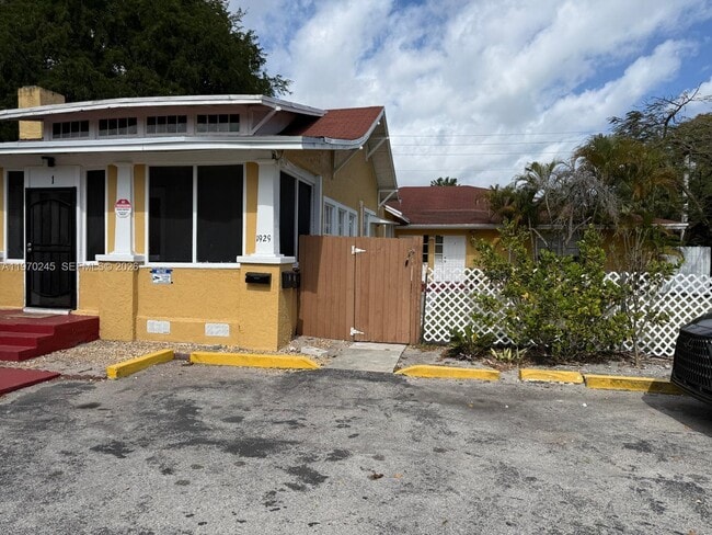 Building Photo - 1929 Fillmore St Unit 2