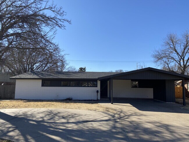 Photo - 2823 56th St