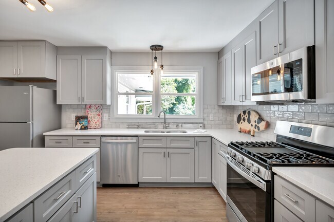 Photo - 316 Hillsboro St