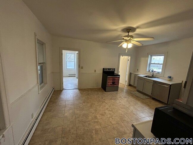 Photo - 60 Old Common Rd Unit 1