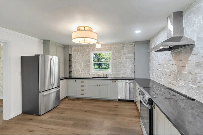 Photo - 1441 Compton Rd