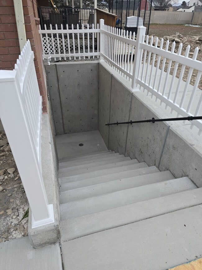 5ft wide walkout - 3877 W Holyoke Pl