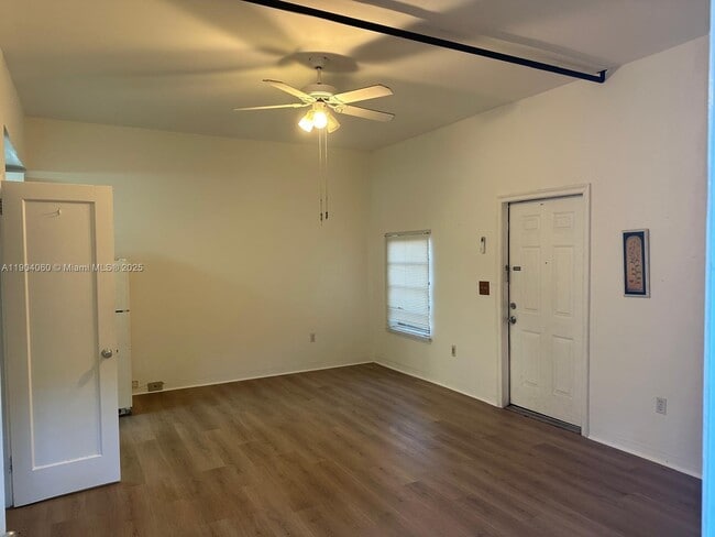 Photo - 340 Mendoza Ave Unit 2