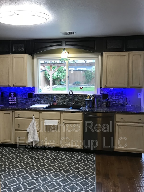 Photo - 9677 Whitecliff Pl