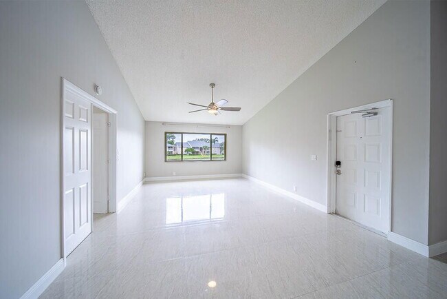 Photo - 13810 Oneida Dr Unit c2