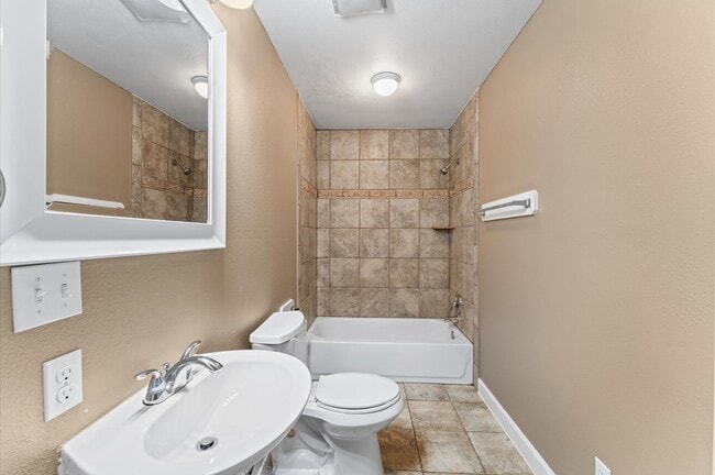 Photo - 5647 Belmark St