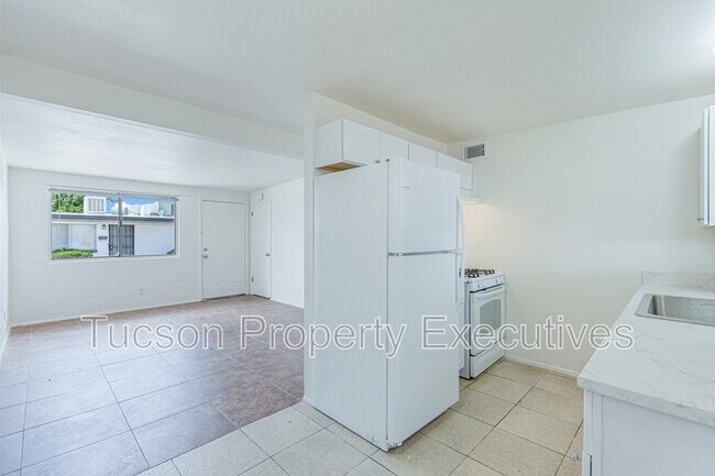 Photo - 4235 E Lee St
