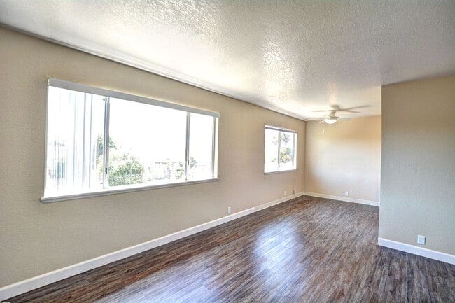 Photo - 18854-18858p Unit 18854p