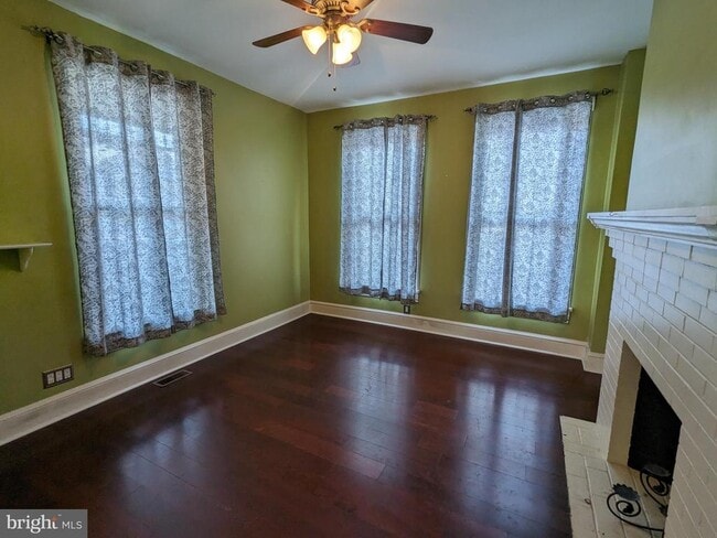 Photo - 306 N Locust St
