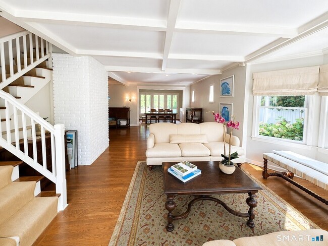 Photo - 124 Rowayton Ave