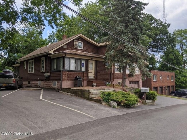 Building Photo - 106 Braintree St Unit Bsmnt