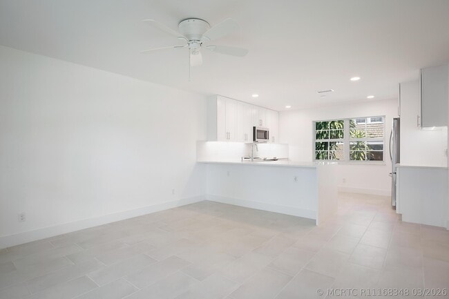 Photo - 705 New York St