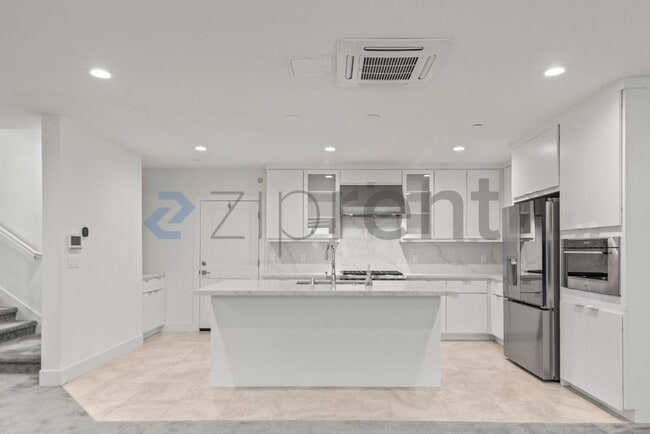 Photo - 1107 Lorenzini Lp