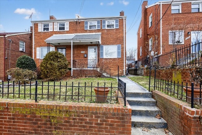 Photo - 4336 Dubois Pl SE