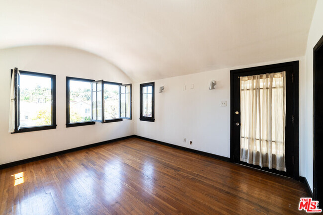 Building Photo - 836 Silver Lake Blvd Rental