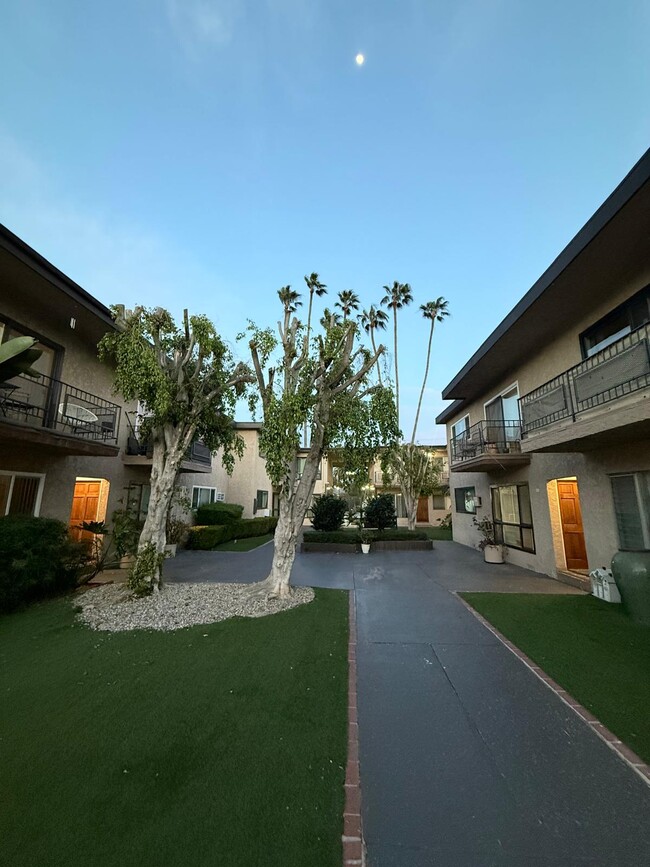 Encino Royale