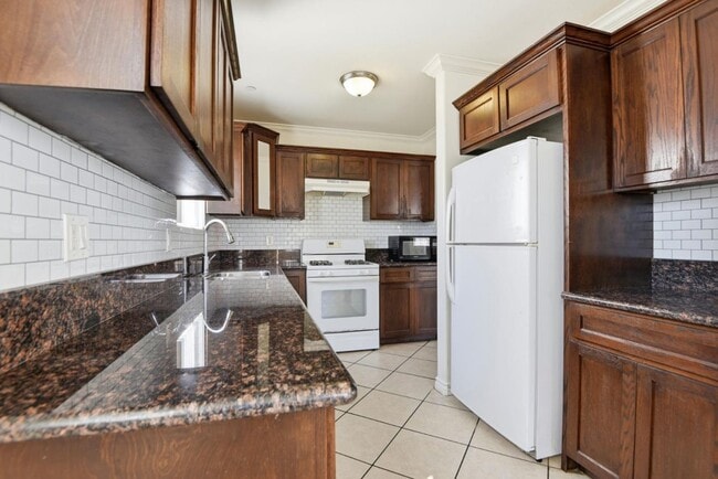 Photo - 1614 W 39th Pl