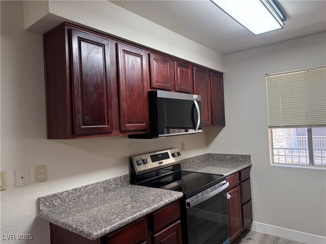 Building Photo - 4390 Sandy River Dr Unit 6 Rental