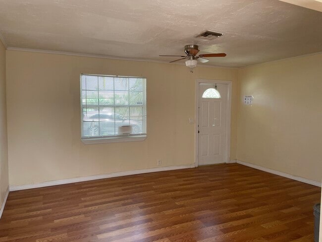 Photo - 1425 W 30th St