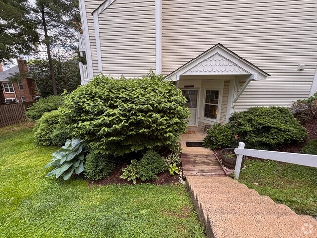 Building Photo - 2919 S Woodley St Unit B Rental
